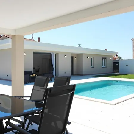 Ferienhaus Mit Privatpool Fuer 6 Personen Ca 130 Qm In Pula, Istrien Istrische Riviera Holiday home *