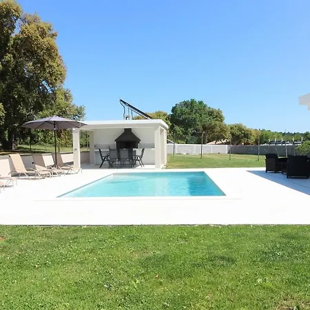 Ferienhaus Mit Privatpool Fuer 6 Personen Ca 130 Qm In Pula, Istrien Istrische Riviera Pula