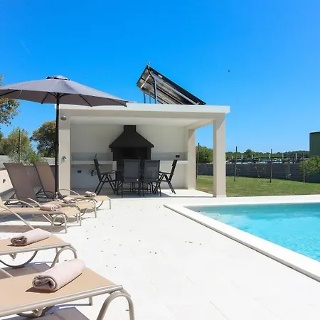 Ferienhaus Mit Privatpool Fuer 6 Personen Ca 130 Qm In Pula, Istrien Istrische Riviera
