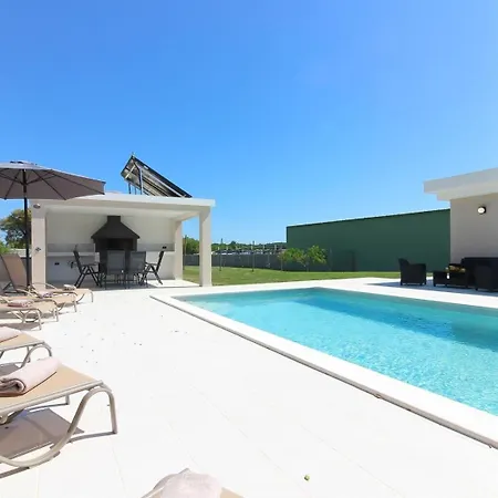 Ferienhaus Mit Privatpool Fuer 6 Personen Ca 130 Qm In Pula, Istrien Istrische Riviera Holiday home *