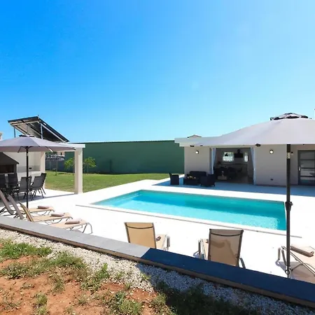 Ferienhaus Mit Privatpool Fuer 6 Personen Ca 130 Qm In Pula, Istrien Istrische Riviera Holiday home Pula