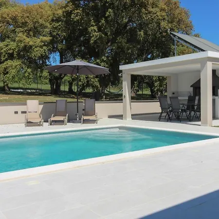 Ferienhaus Mit Privatpool Fuer 6 Personen Ca 130 Qm In Pula, Istrien Istrische Riviera *