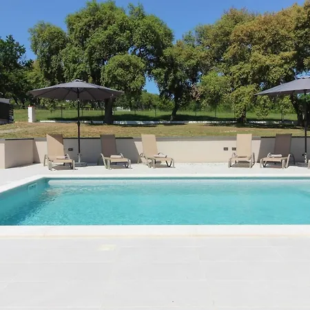 Ferienhaus Mit Privatpool Fuer 6 Personen Ca 130 Qm In Pula, Istrien Istrische Riviera *