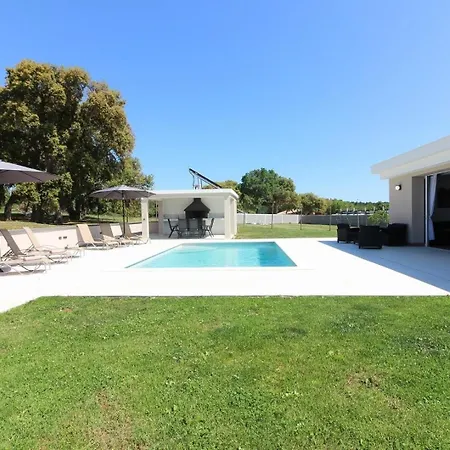 Ferienhaus Mit Privatpool Fuer 6 Personen Ca 130 Qm In Pula, Istrien Istrische Riviera Pula